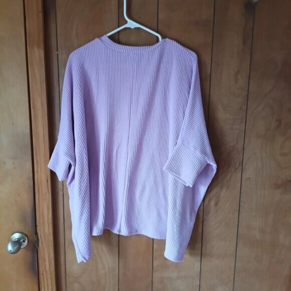 Discount Divas Women's Lavender Short Sleeve Pullover Top Size One Size - Picture 4 of 4